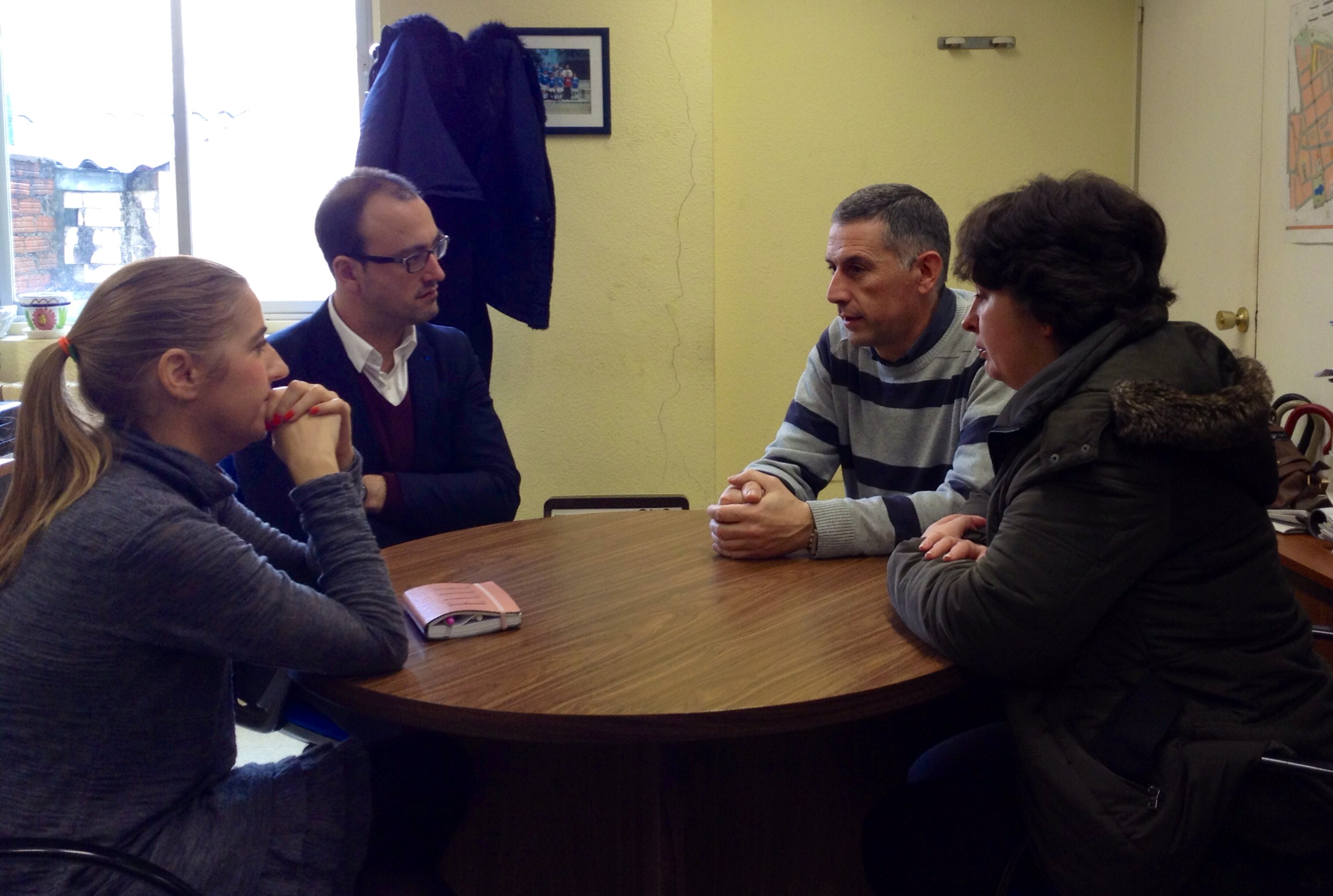 López Estrada durante la reunión con representantes de la AMPA del Conservatorio de Música