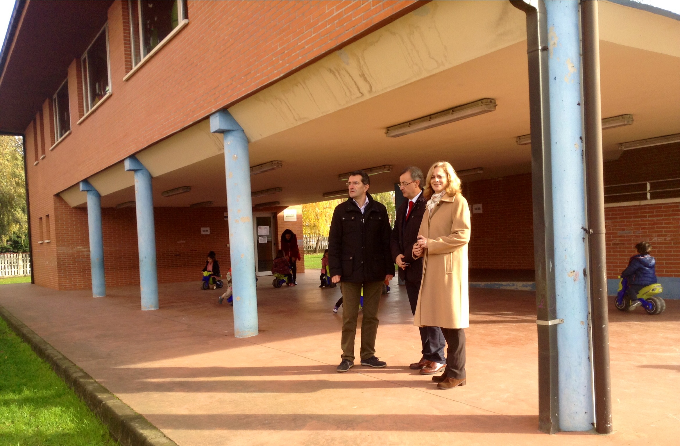 G. Carmona y P. Noriega visitan la Escuela Infantil Marigalante
