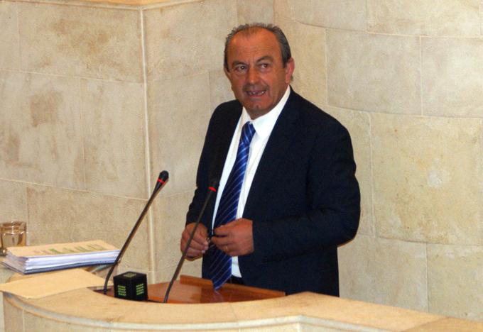 Javier L?pez Marcano este lunes en la tribuna del Parlamento