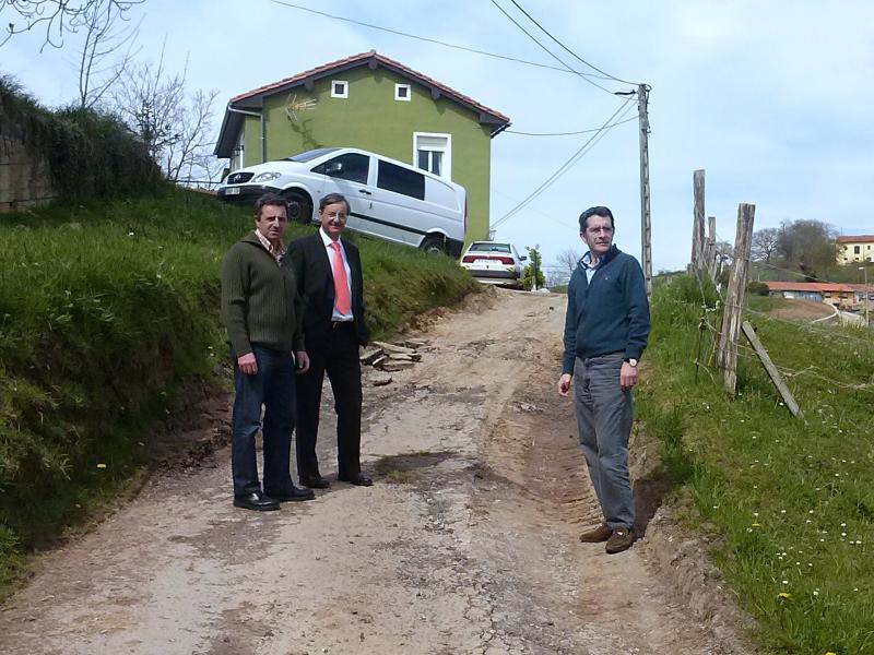 Pedro G. Carmona, Pedro P. Noriega visitan la carretera de acceso al barrio El Bardal?n