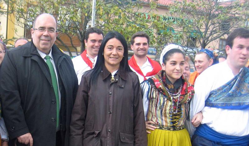 Jes?s Oria junto con la portavoz regionalista, Roc?o Herrera