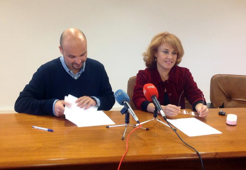 Adelina B?rcena y Celestino Fern?ndez en la rueda de prensa de hoy