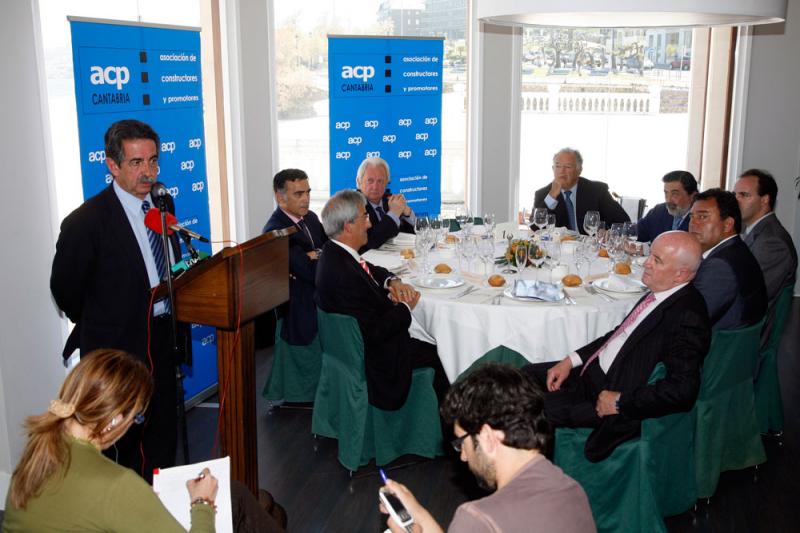 Revilla durante su intervenci?nen en la clausura de la asamblea anual de la Asociaci?n de Constructores y Promotores