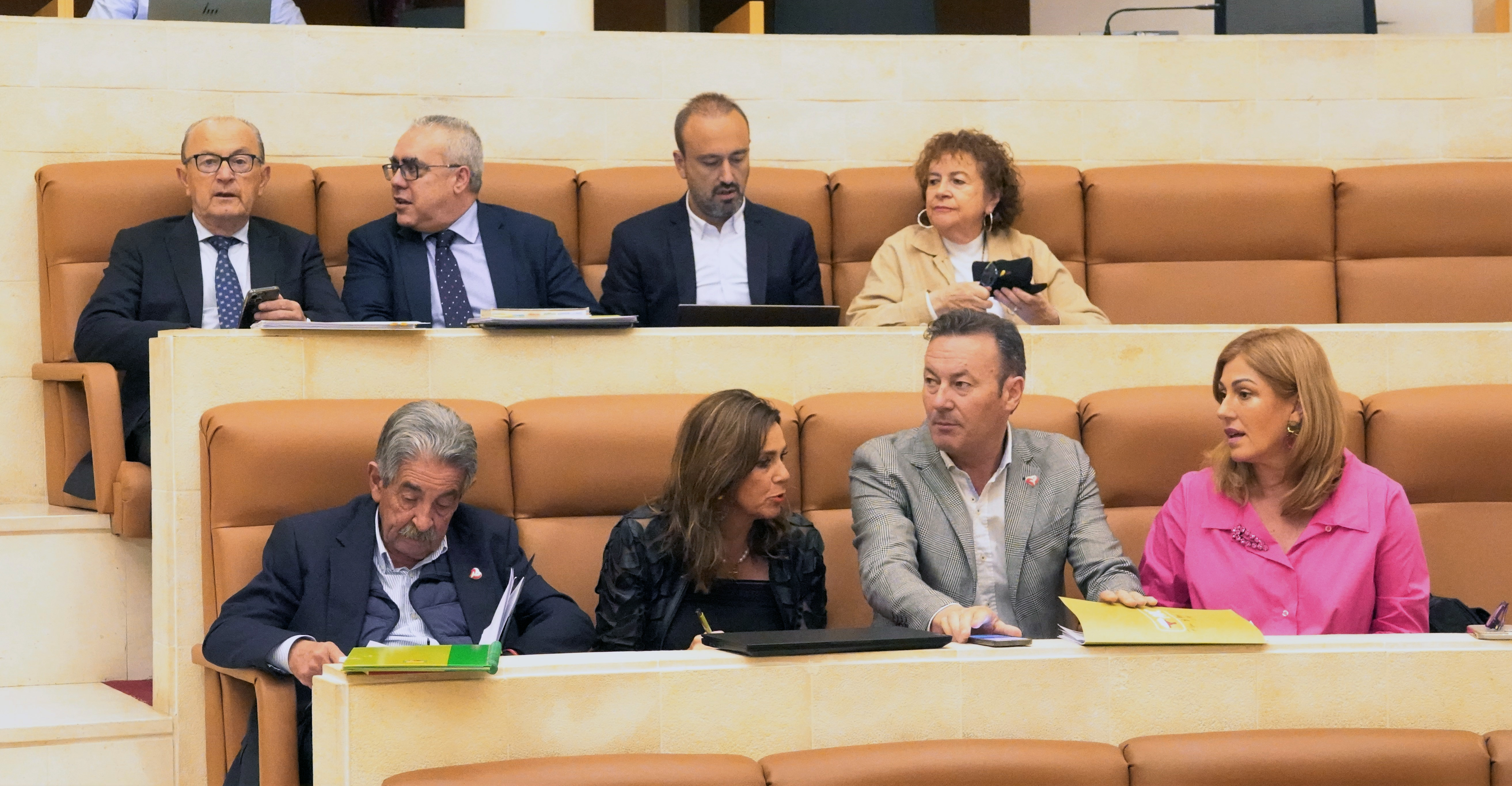 Diputados del Partido Regionalista de Cantabria durante un Pleno del Parlamento