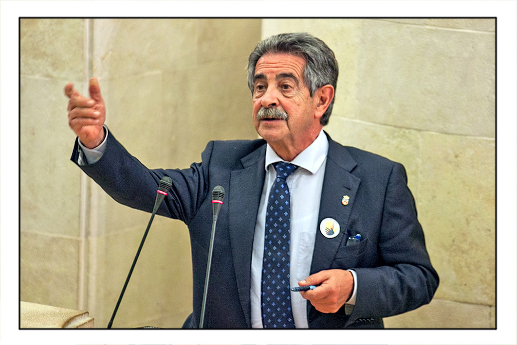 El presidente de Cantabria y secretario general del PRC, Miguel Ángel Revilla, durante una intervención en el Parlamento.