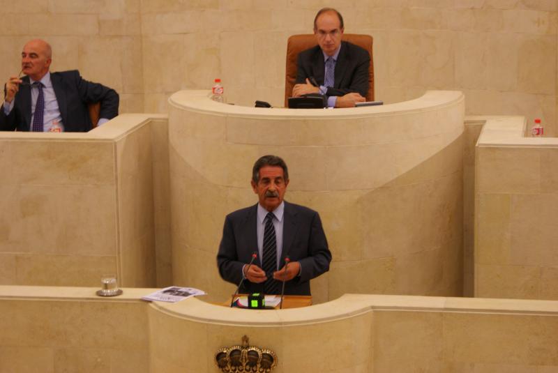 Miguel Angel Revilla durante su intervenci?n en el Pleno 