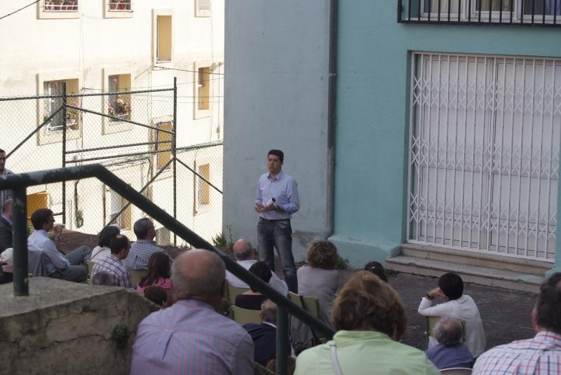 Sierra explica a los vecinos el proyecto de las escaleras mec?nicas