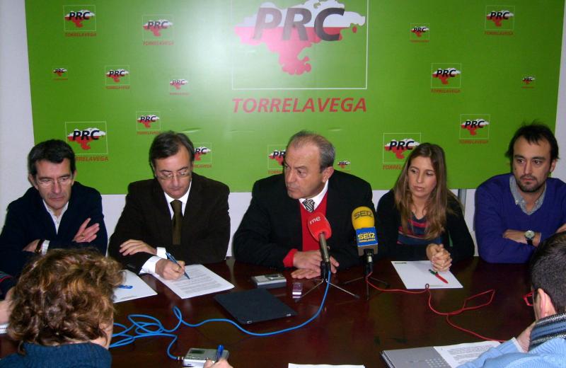 L?pez Marcano junto a G. Carmona y miembros del G.M Regionalista