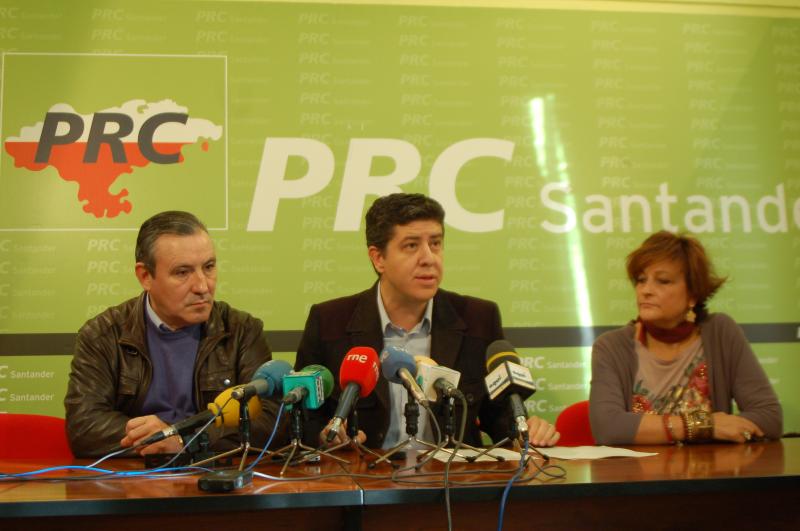Los concejales regionalistas en rueda de prensa