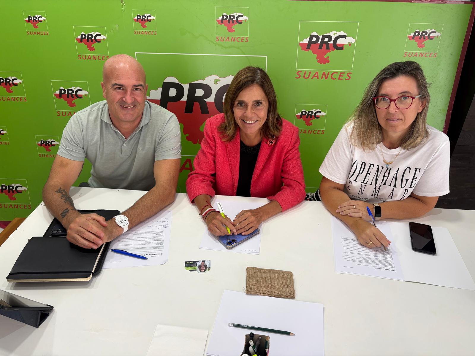 La candidata del PRC a la Presidencia de Cantabria, Paula Fernández Viaña, con Sergio Casanova y Zaida Báscones