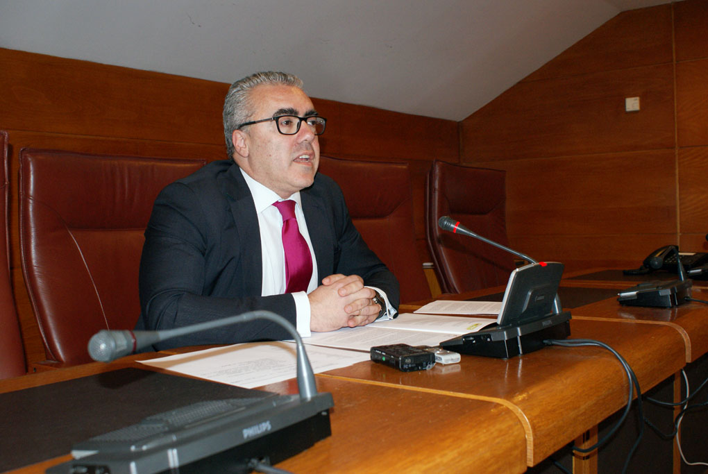 Pedro Hernando durante la presentación de la PNL: