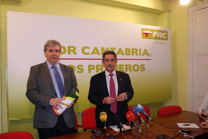 Miguel ?ngel Revilla y Rafael de la Sierra antes de iniciar la rueda de prensa
