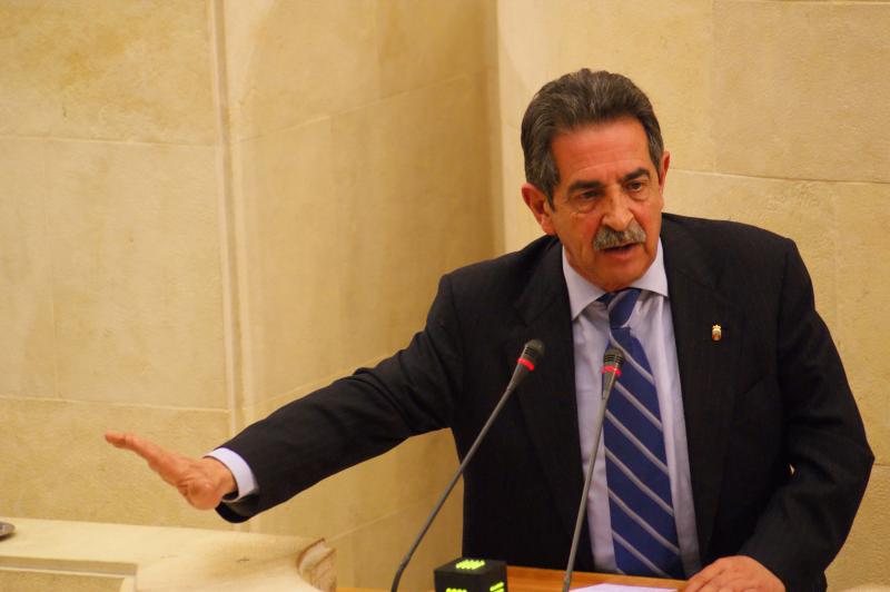 Revilla durante su intervenci?n ante el Pleno del Parlamento