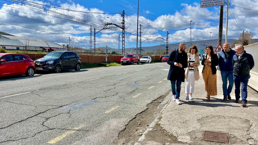 Los regionalistas de Reinosa y Enmedio se unen para conectar sus municipios a través de la prolongación de la acera de la Avenida Castilla