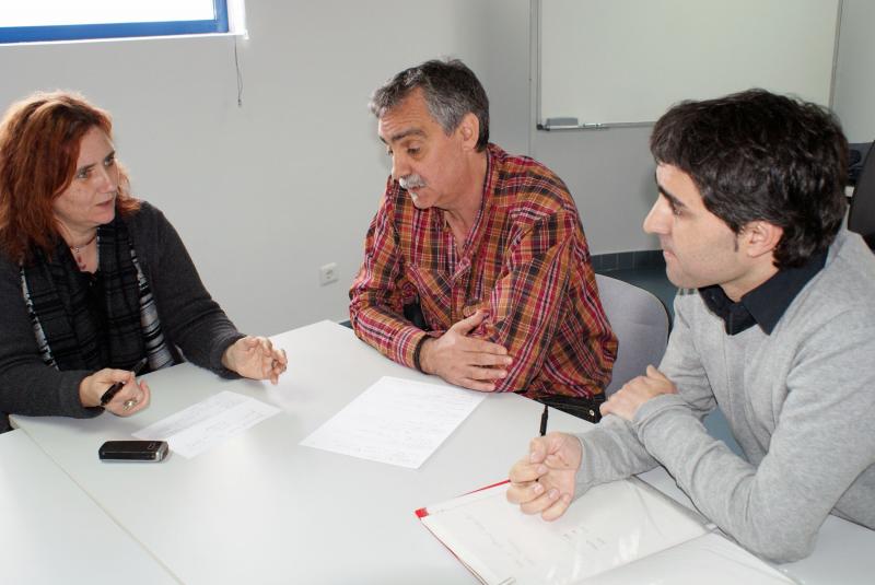 Pilar Santisteban durante una reuni?n con los responsables del proyecto 'Oportunidad Necesaria'