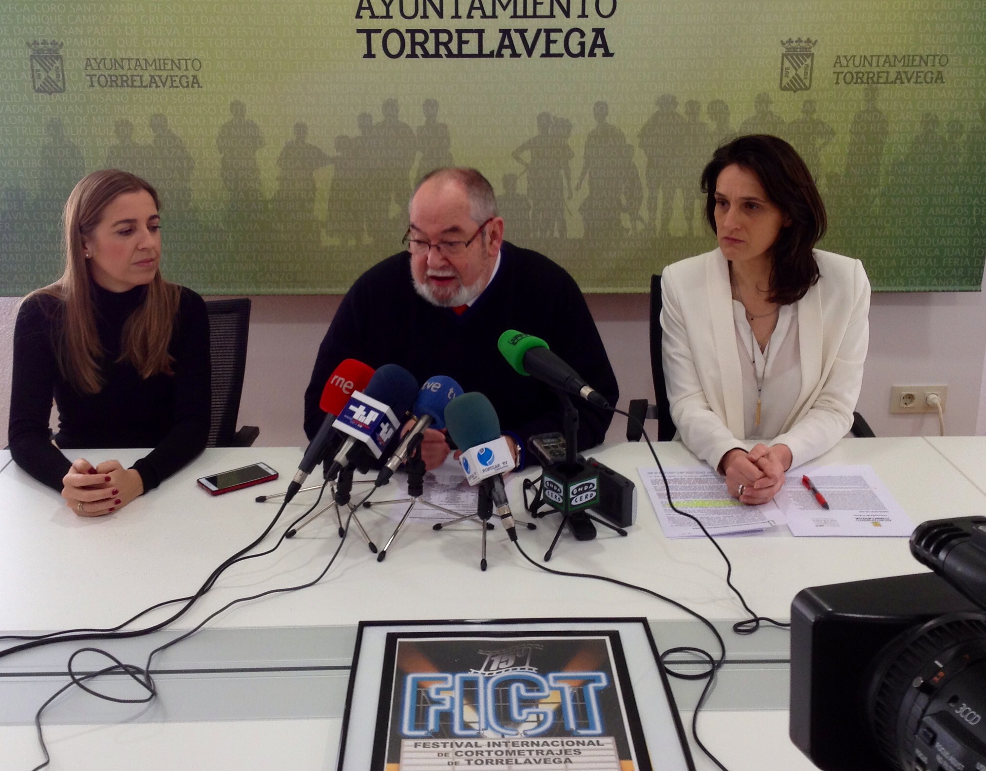 Juncal Herreros, Lidia R. Salm?n y Am?rico Guti?rrez en rueda de prensa