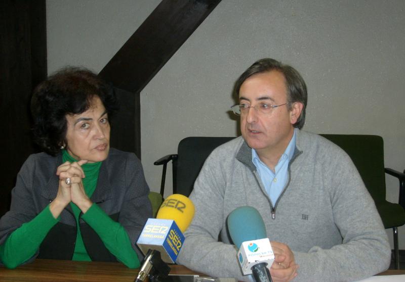 Pedro G. Carmona y Esther Garc?a en rueda de prensa