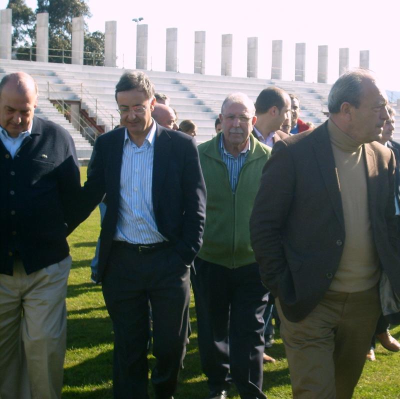 L?pez Marcano junto a G. Carmona, Abel Fern?ndez e Higinio Ter?n durante la visita al Malec?n