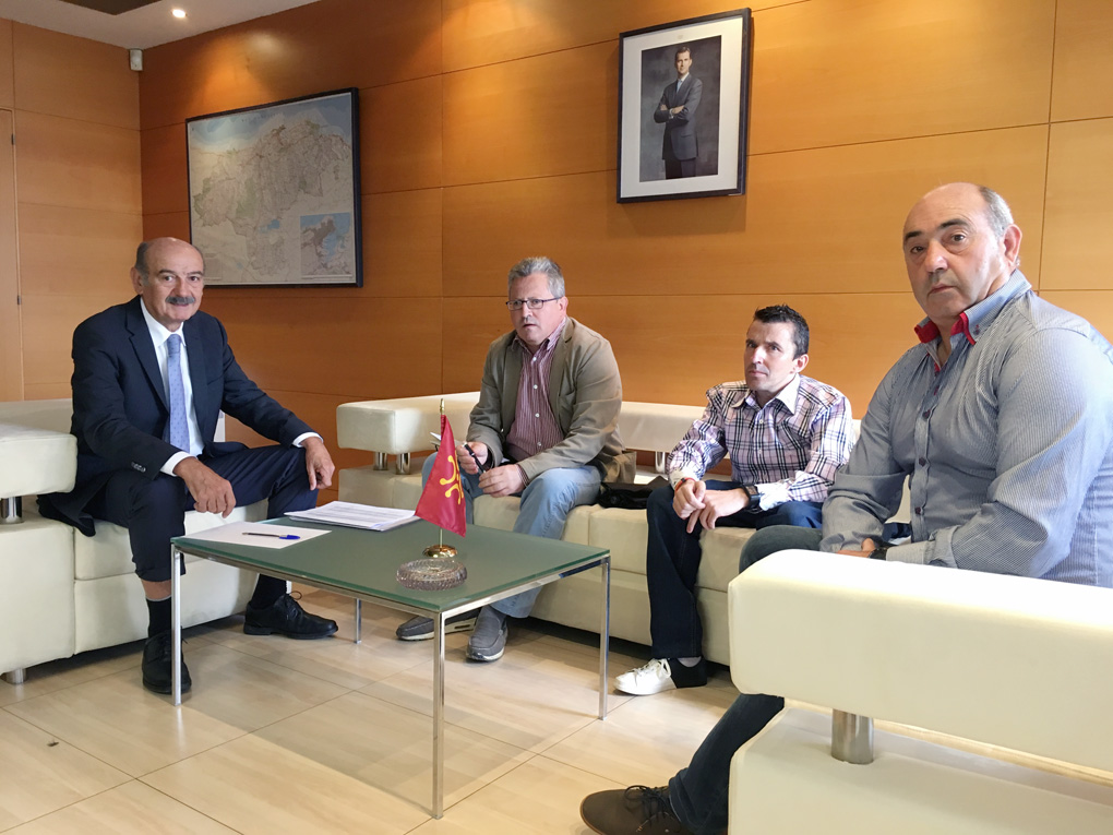 Los representantes de Bolmir y Los Carabeos durante la reunión con Mazón.