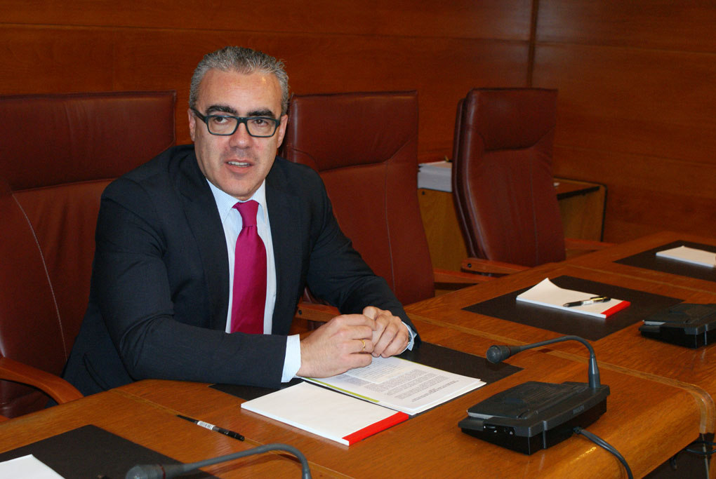 Pedro Hernando, portavoz regoinalista en el Parlamento.