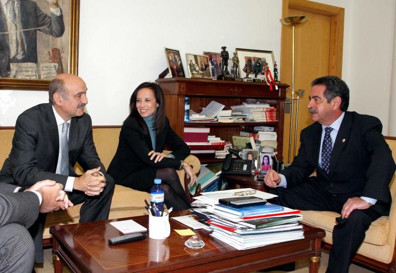 Revilla, la ministra Corredor y el consejero regionalista Jos? Mar?a Maz?n