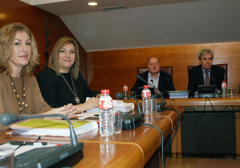 Rosa Díaz, Rosa Valdés y Ángel Sainz durante la comparecencia del consejero de Presidencia y Justicia, Rafael de la Sierra.