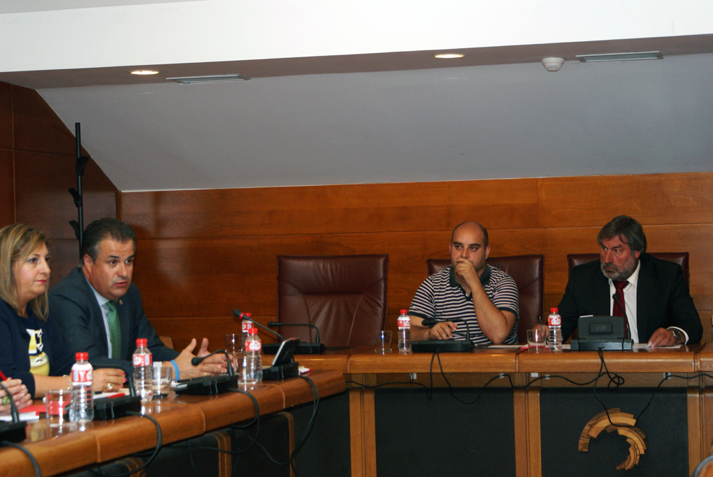 Los diputados regionalistas durante la reunión de la Comisión.
