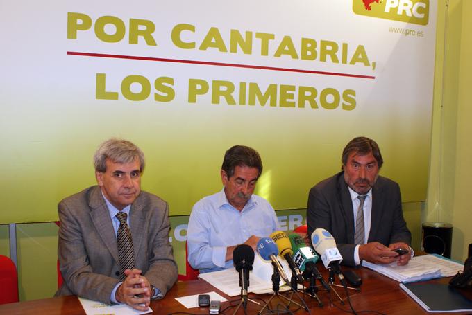 De izquierda a derecha, Rafael de la Sierra, Miguel ?ngel Revilla y Fernando Fern?ndez durante la rueda de prensa de este viernes