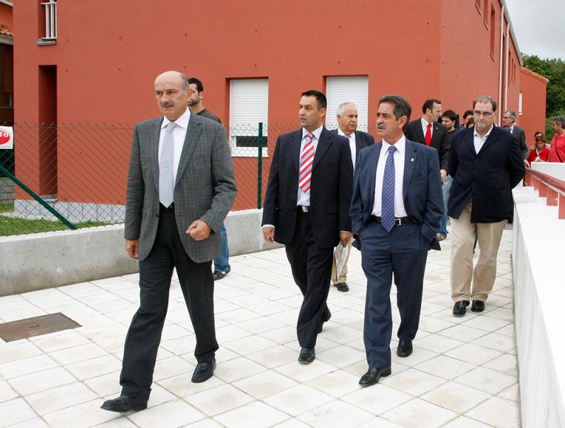 Revilla, Maz?n y Miguel ?ngel L?pez durante la visita que han efectuado al edificio