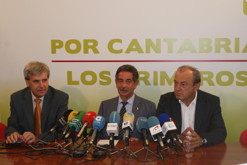 Rafael de la Sierra, Miguel Angel Revilla y Francisco Javier L?pez Marcano en rueda de prensa