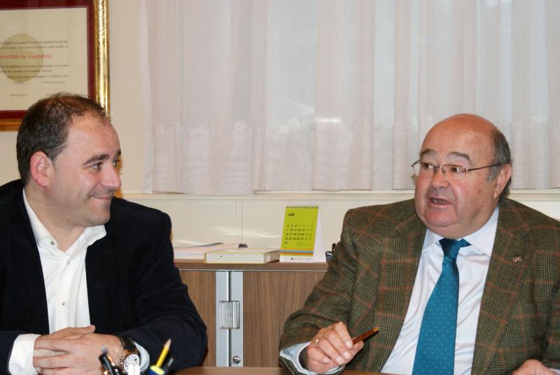 Pedro Diego junto al rector de la Universidad de Cantabria Jos? Carlos G?mez Sal