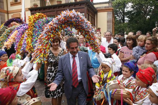Revilla a su llegada al acto institucional con motivo del D?a de Cantabria