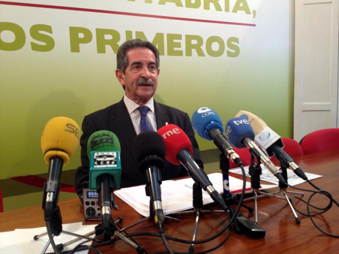 Miguel ?ngel Revilla durante la rueda de prensa