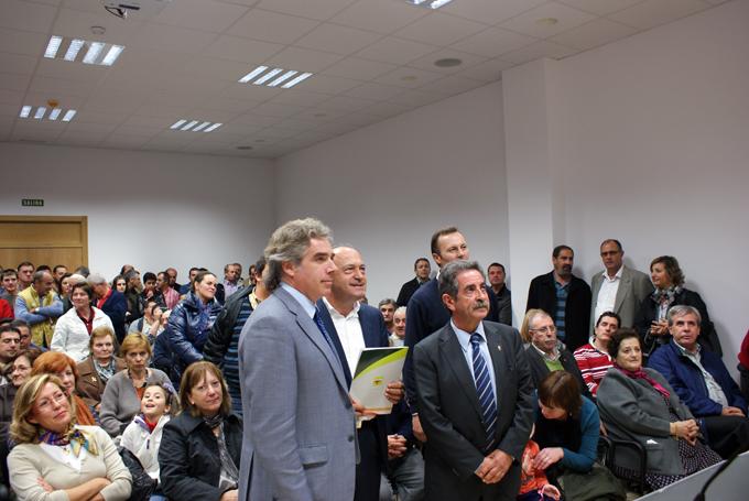 Revilla, Marcano y otros candidatos del PRC a su llegada al mitin de Selaya