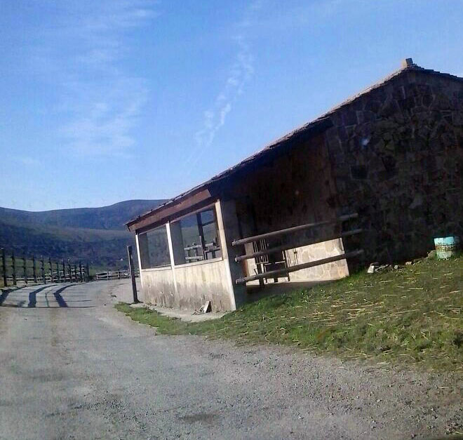 Almacén cedido como lugar de reuniones