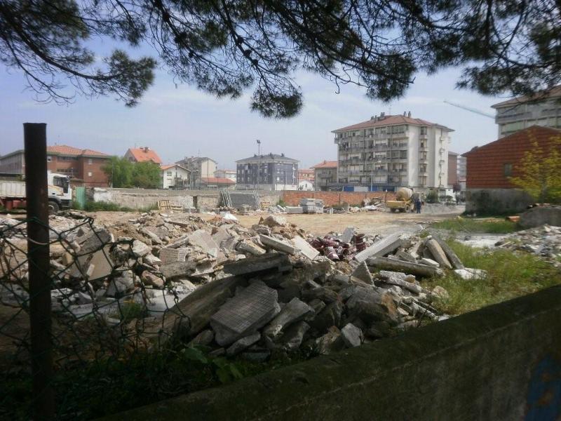 Escombrera en la parcela municipal de "La Salinera"