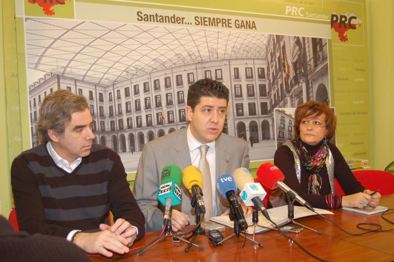 Los ediles Jos? Mar?a Fuentes Pila, Francisco Sierra y Concepci?n Solanas durante la presentaci?n de las propuestas al Plan E