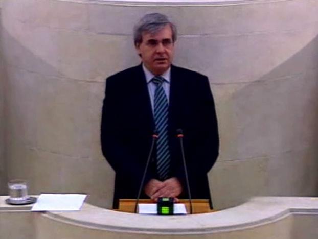 Rafael de la Sierra interviene ante el Pleno del Parlamento