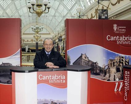 Marcano en el stand promocional de Cantabria