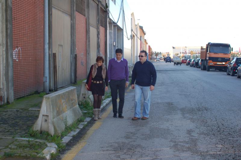Los concejales Sierra y Solanas junto al coordinador de distrito del PRC, Mario Gra?a, en Marques de Ensenada