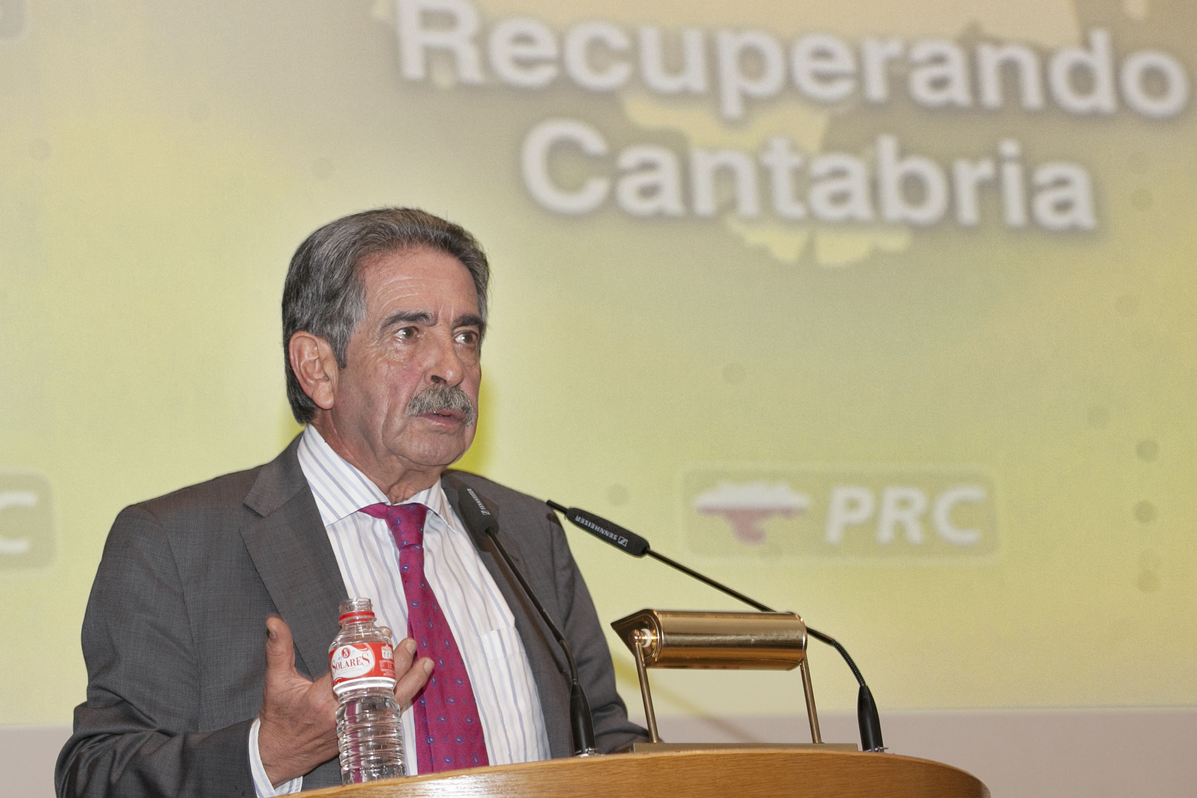 Miguel Ángel Revilla durante su intervención en la Asamblea de Dirigentes del PRC.