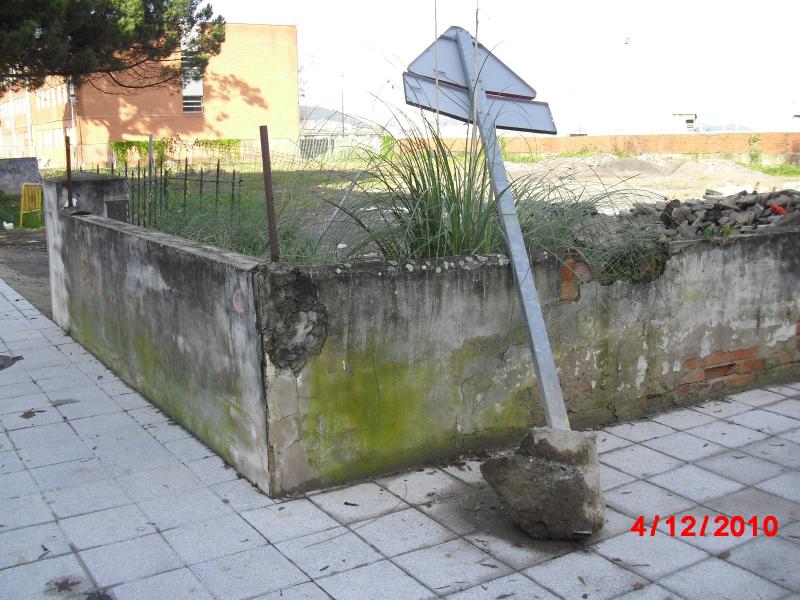 Se?al tirada en la C/ El Monte 1