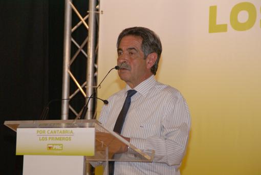Revilla durante su intervenci?n ayer en San Vicente