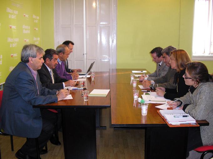 Representantes del PRC y de ATA durante la reuni?n de hoy