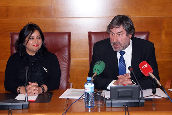 Fernando Fern?ndez ha comparecido en rueda de prensa junto a Alodia Blanco