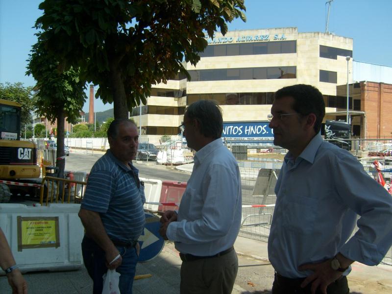 Peddro G. Carmona y Pedro P. Noriega visitan las obras de Pablo Garnica y C. de la Barca