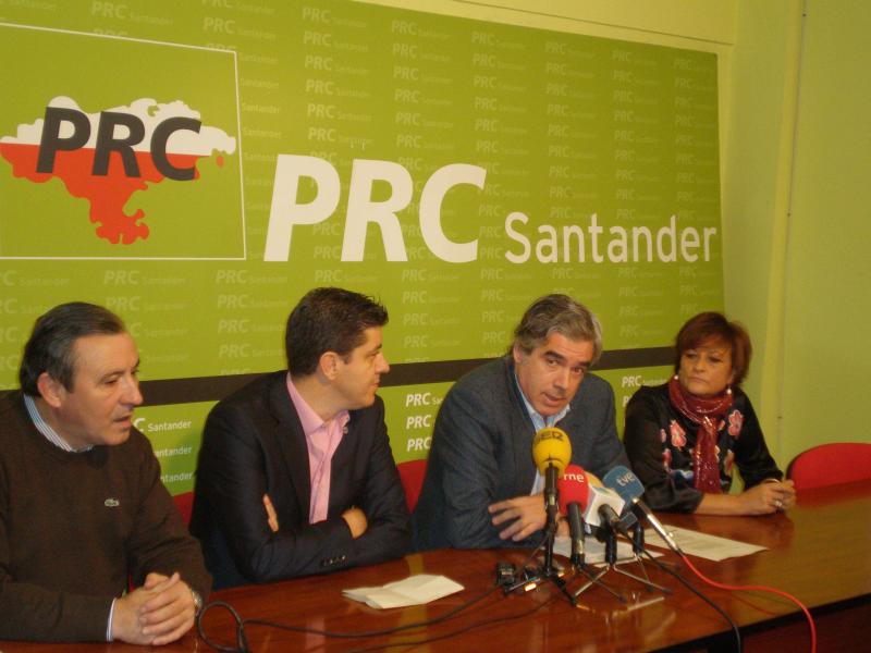 Los concejales regionalistas en rueda de prensa