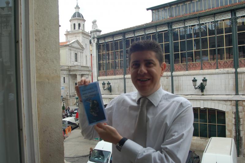 Francisco Sierra presenta el follero "Santander a dos ritmos"