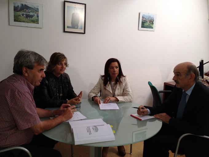 Rafael de la Sierra con las Rosa Vald?s, Matilde Ruiz y Jos? Mar?a Maz?n