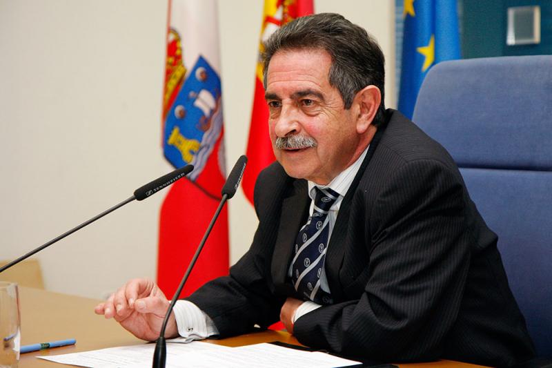 Revilla lamenta que el PP haya ligado a Cantabria a una persona ?desconocida? en la regi?n y que ha proyectado sobre ella ?una imagen de presunta corrupci?n?